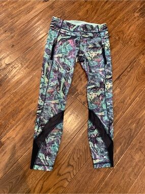 lululemon athletica Aqua & Purple Abstract Print Leggings with Black Mesh